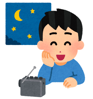 深夜にラジオを聴く男性